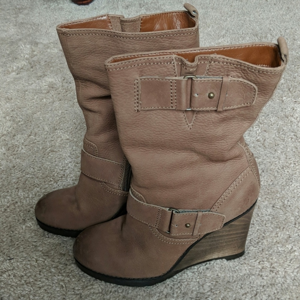 Wedge bootie never worn